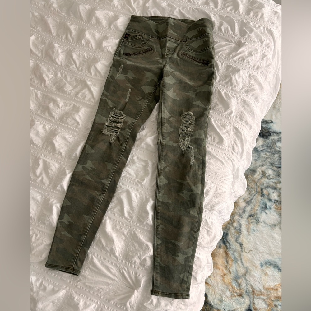Rock & Republic Camo stretch waist jeans